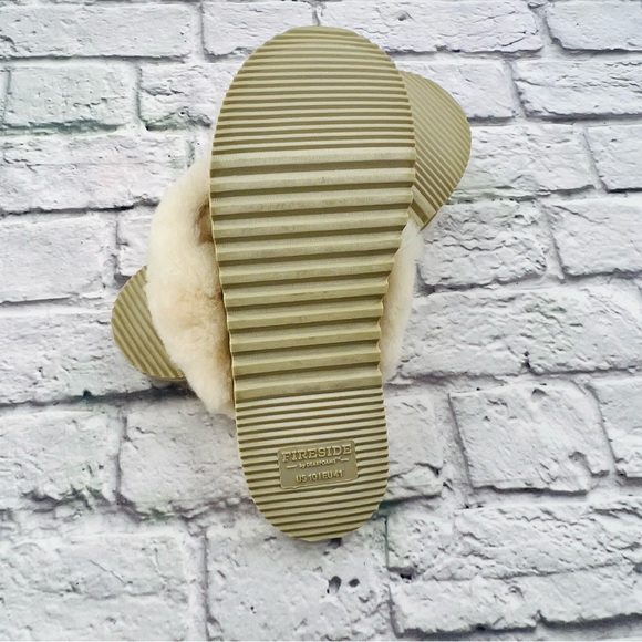 Fireside by Dearfoams Fluffy Cream Slippers Womans Size 10 Plush Fuzzy Cozy - Picture 7 of 9